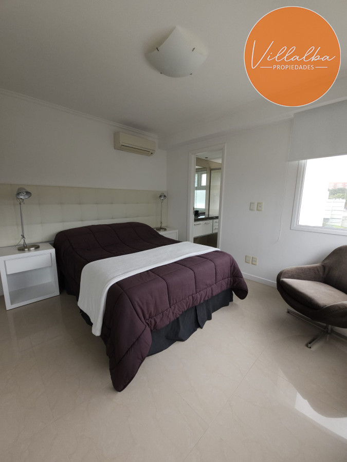 Apartamento ID.3072 - Espectacular Apartamento de 4 Dormitorios a metros de la rambla, playa mansa.