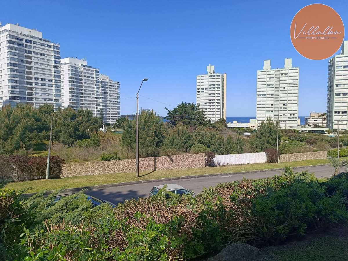 Apartamento ID.3216 - Espectacular depatamento en playa mansa con terraza grande y parrillero propio. 