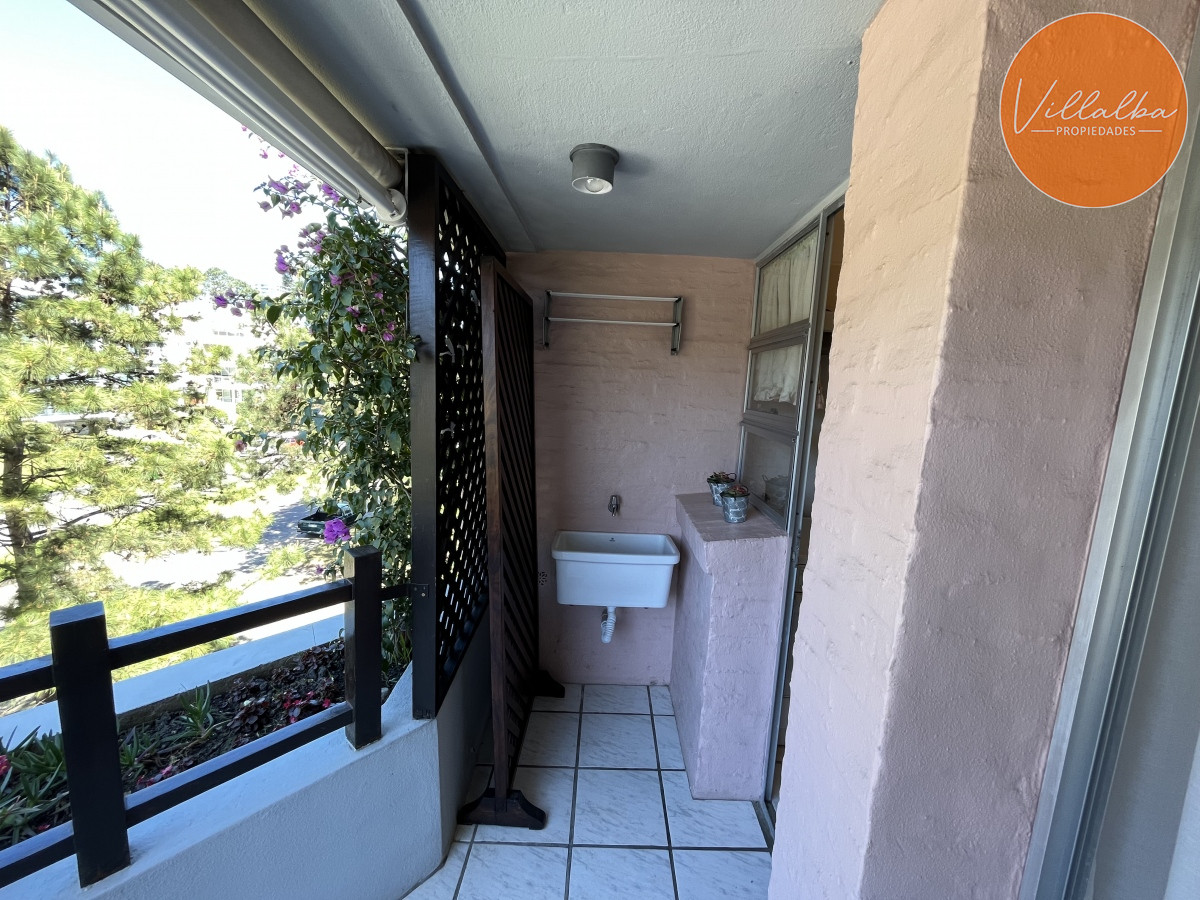 Apartamento ID.2452 - Apartamento en venta, Punta del este 200 mts del Mar