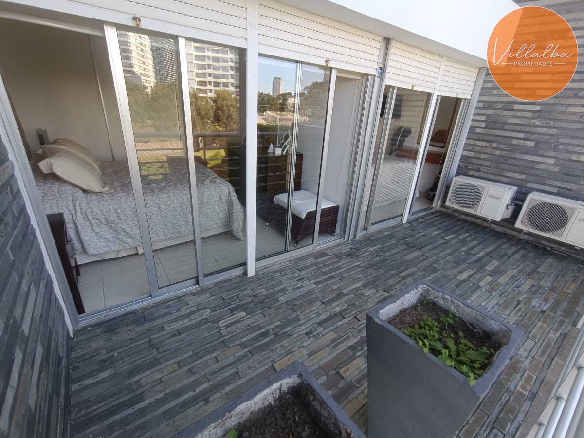 Apartamento ID.3216 - Espectacular depatamento en playa mansa con terraza grande y parrillero propio. 