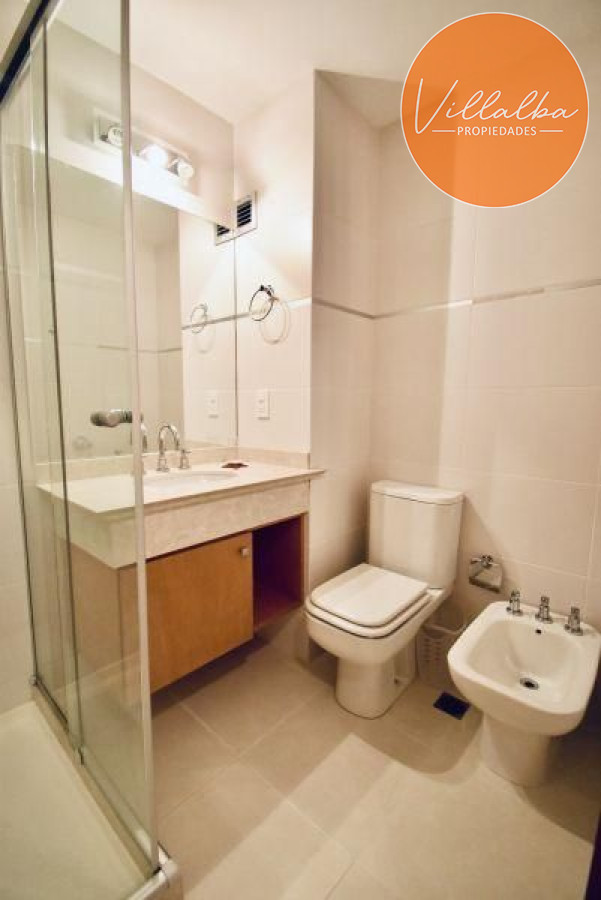 Apartamento ID.2740 - Oportunidad en venta - Seasons Tower, vista al mar. 