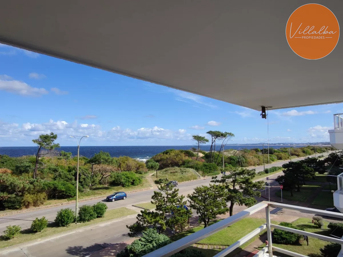 Apartamento ID.3361 - Playa Mansa. Frente al mar. 