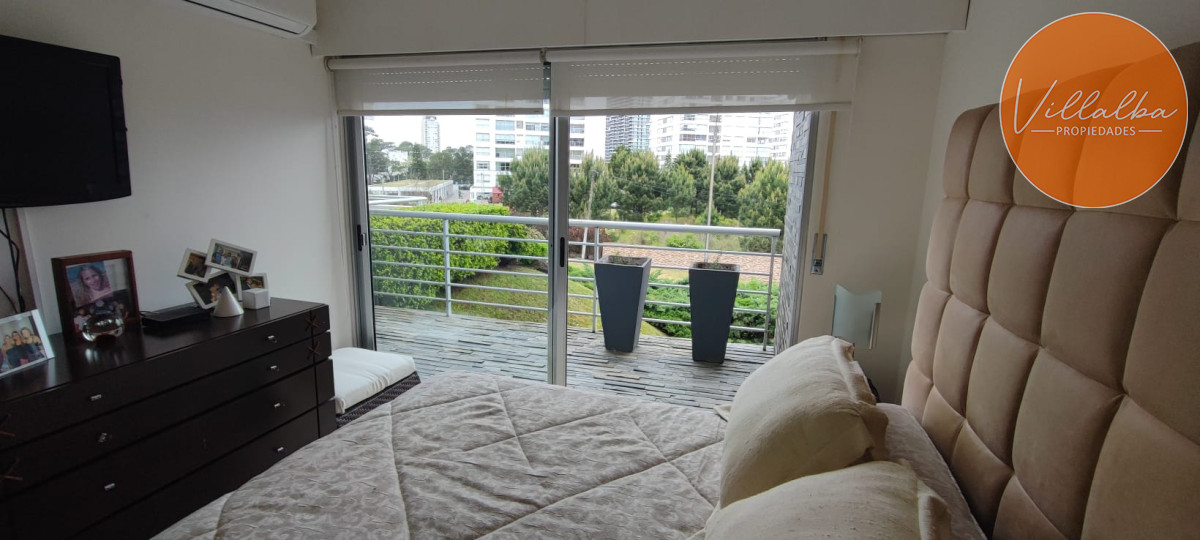 Apartamento ID.3216 - Espectacular depatamento en playa mansa con terraza grande y parrillero propio. 