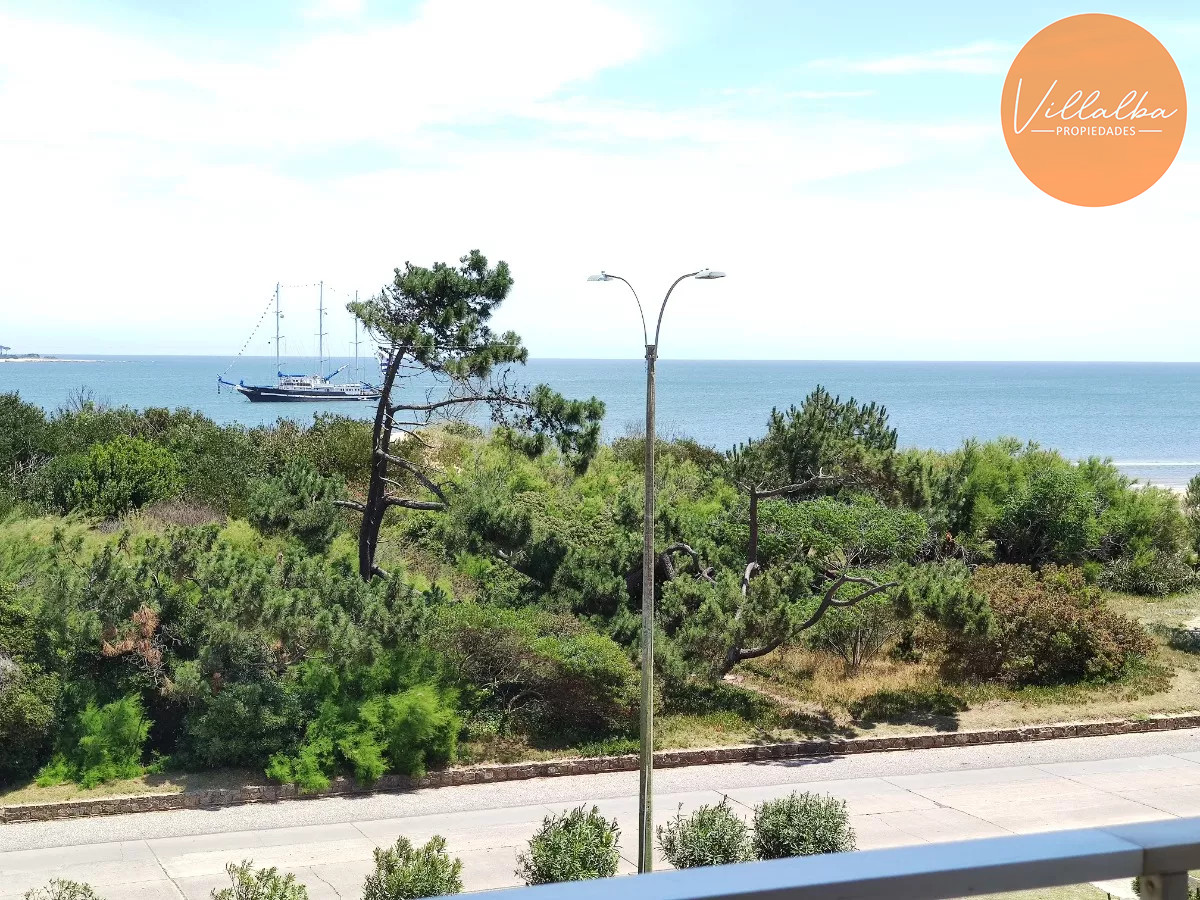 Apartamento ID.3361 - Playa Mansa. Frente al mar. 