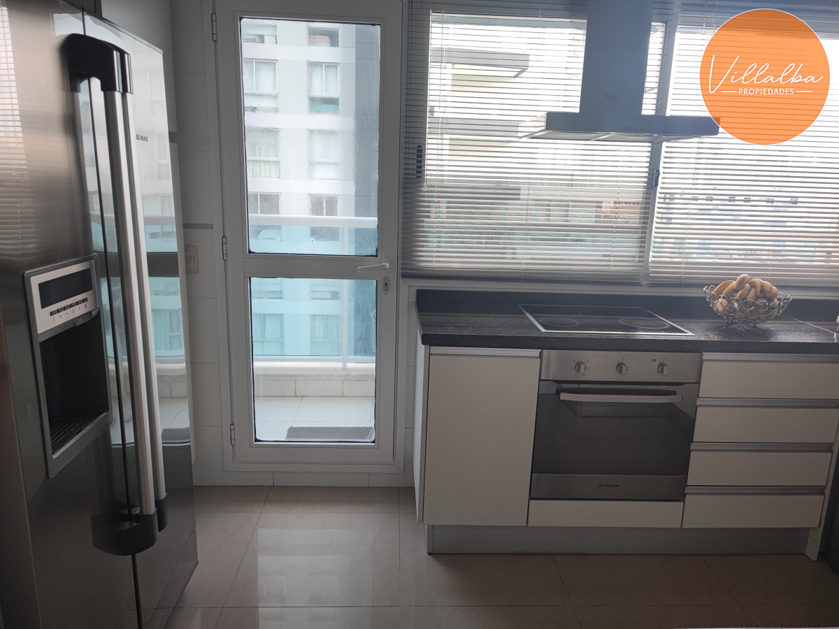 Apartamento ID.3072 - Espectacular Apartamento de 4 Dormitorios a metros de la rambla, playa mansa.