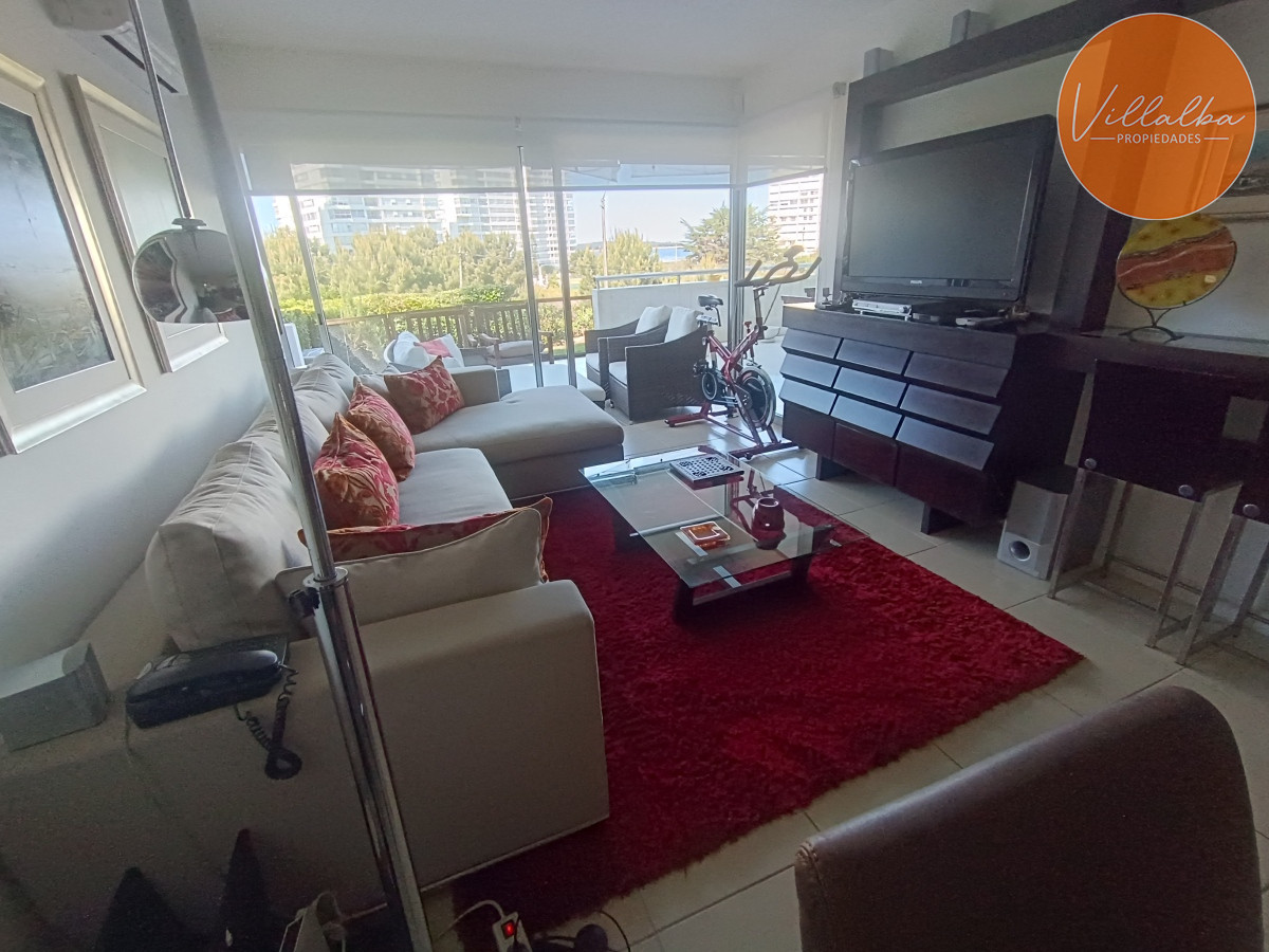 Apartamento ID.3216 - Espectacular depatamento en playa mansa con terraza grande y parrillero propio. 