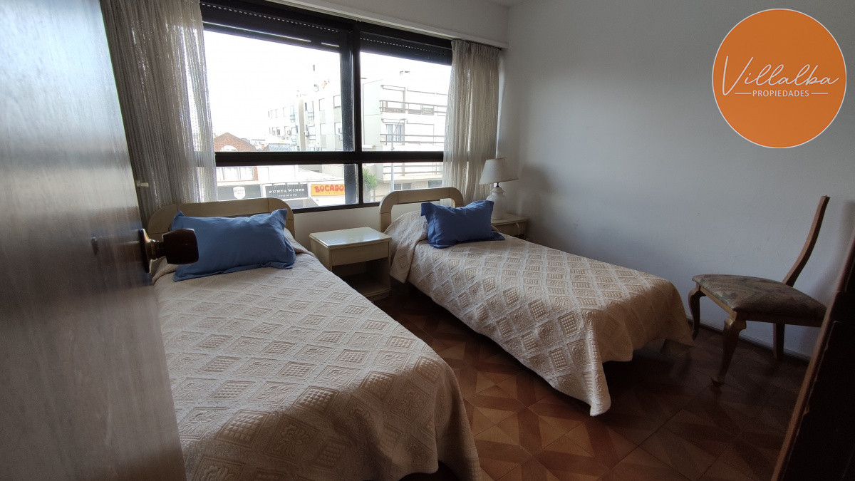 Apartamento ID.925 - BAJÓ DE PRECIO! 3 dormitorios y serv. cerca del mar