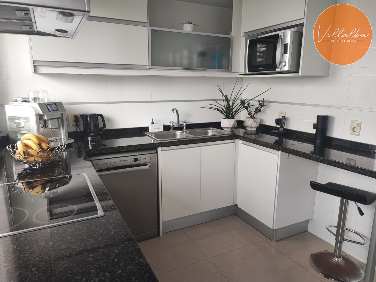 Apartamento ID.3072 - Espectacular Apartamento de 4 Dormitorios a metros de la rambla, playa mansa.