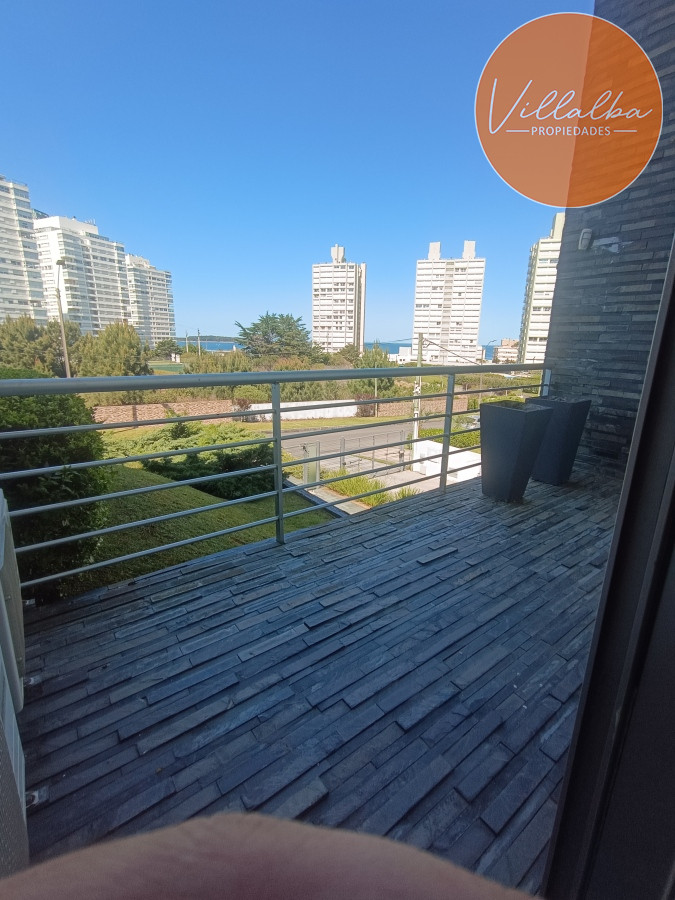 Apartamento ID.3216 - Espectacular depatamento en playa mansa con terraza grande y parrillero propio. 