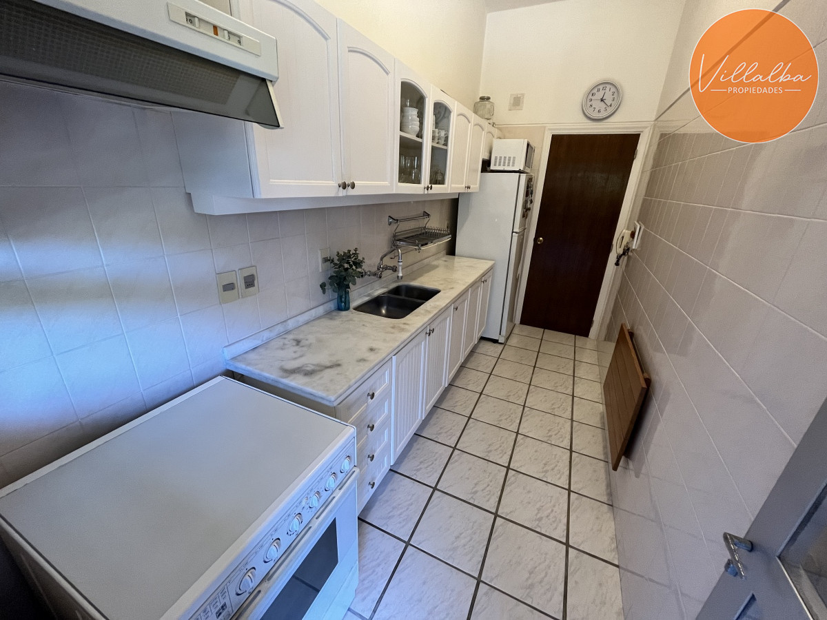 Apartamento ID.2452 - Apartamento en venta, Punta del este 200 mts del Mar