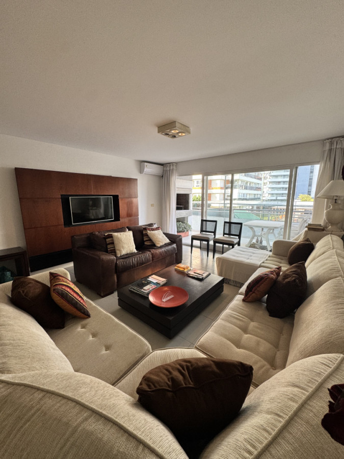 Amplio apartamento en brava 3 dormitorios  VENTA