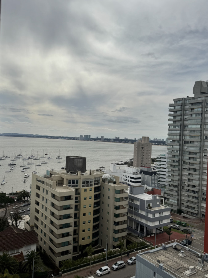 Península, Punta del Este. A solo 200 metros del mar, 2 dormitorios, 2 baños