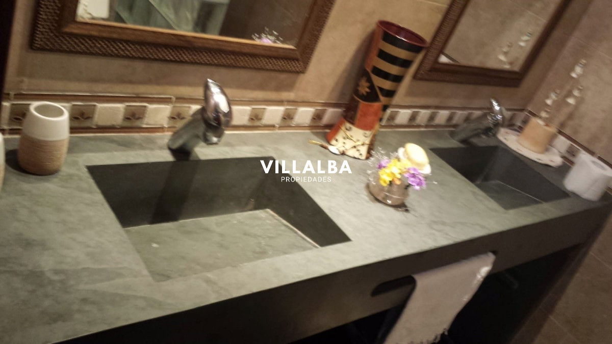 Apartamento ID.3670 - Venta casa de 6 dormitorios en  Punta del Este