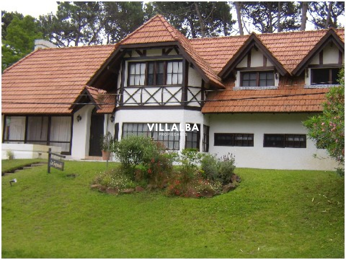 Apartamento ID.1880 - Importante Casa en Venta Punta del Este- Lugano