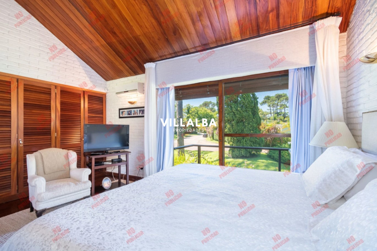 Apartamento ID.3604 - CASA EN PLAYA MANSA - 5 suites. 