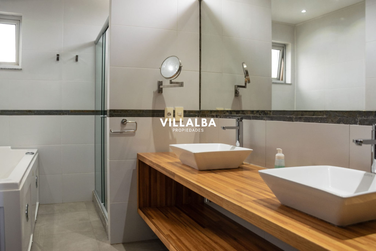 Casa ID.3983 - Venta - Casa con vista plena a la Laguna del Diario