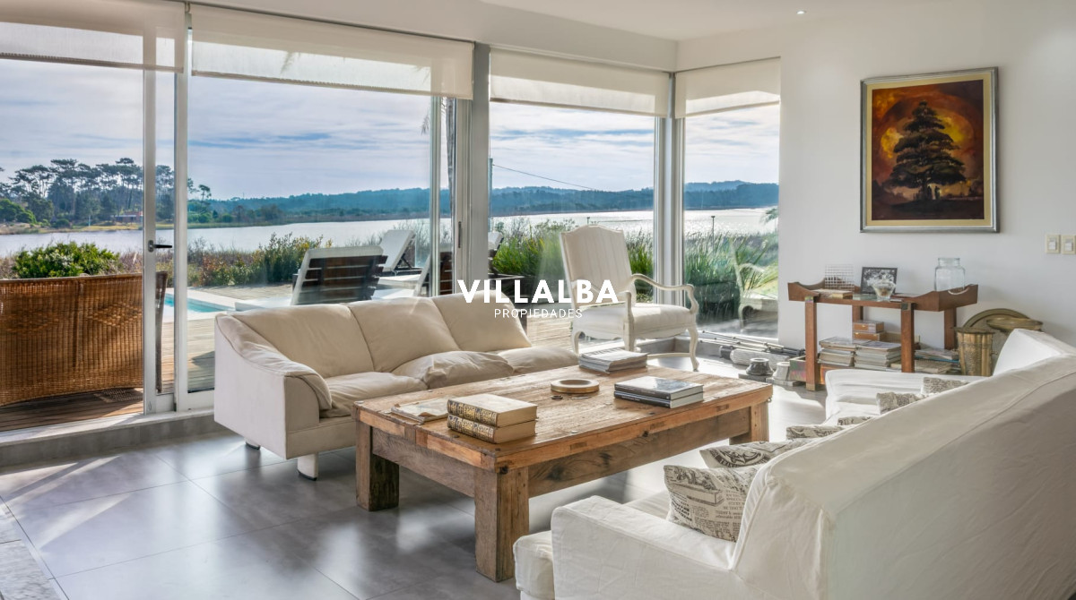 Casa ID.3983 - Venta - Casa con vista plena a la Laguna del Diario