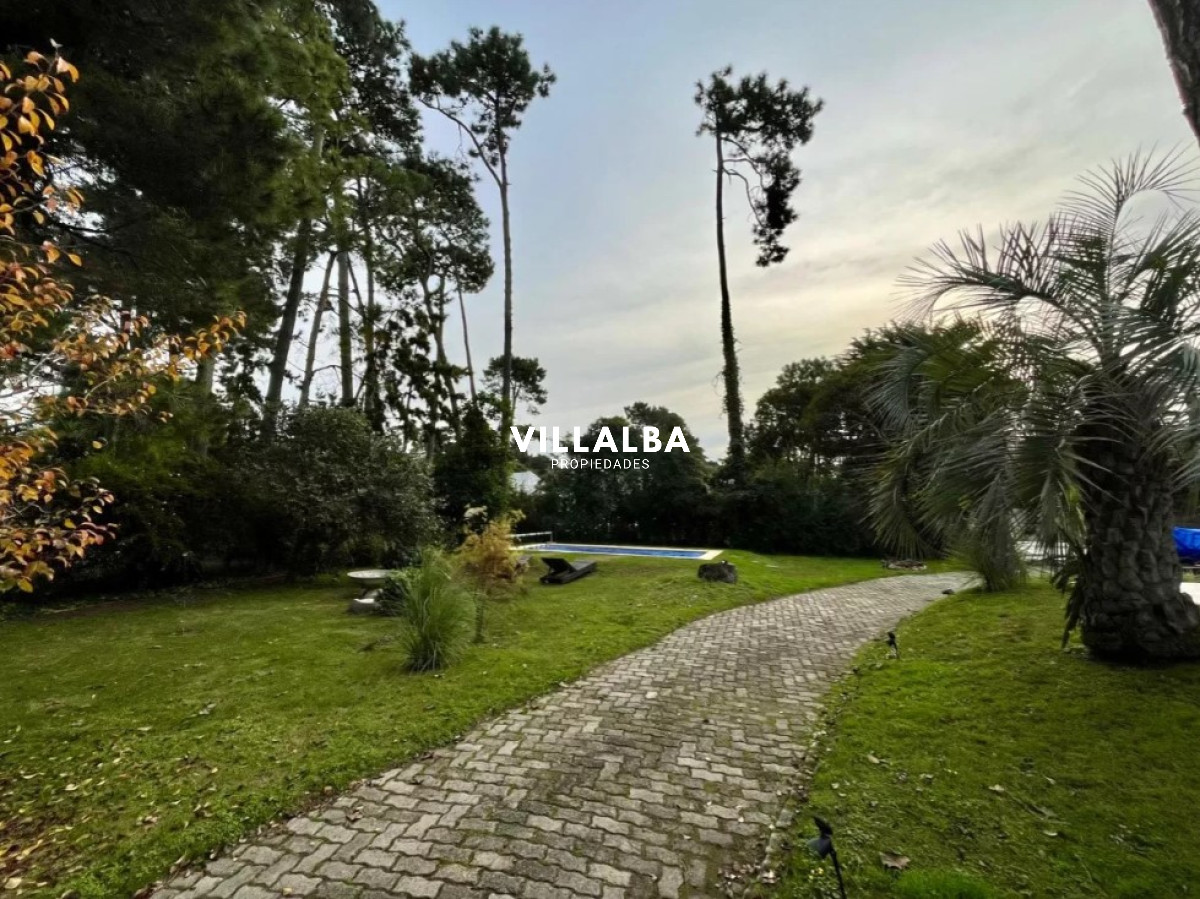 Apartamento ID.3348 - Excelente residencia en una de las zonas más exclusivas de Punta del Este.