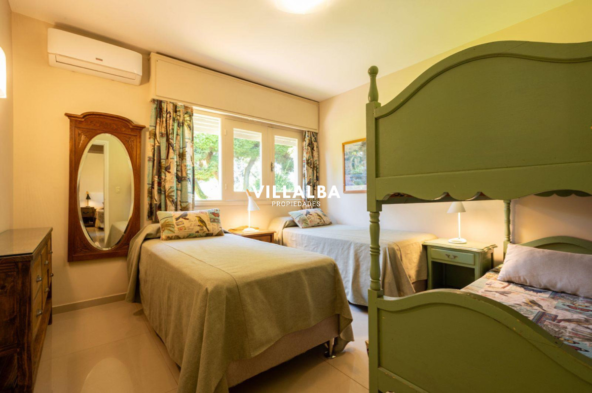Apartamento ID.4673 - Espectacular casa en venta - Marly, Punta del Este.