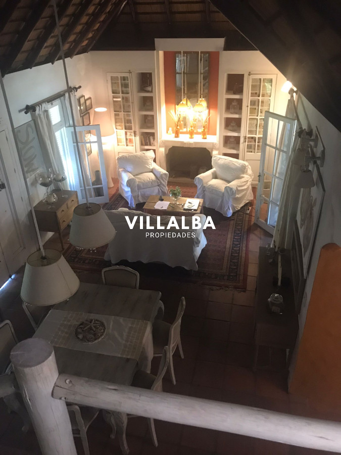 Casa ID.886 - Casa en Venta Pinares con piscina y Parrillero. 