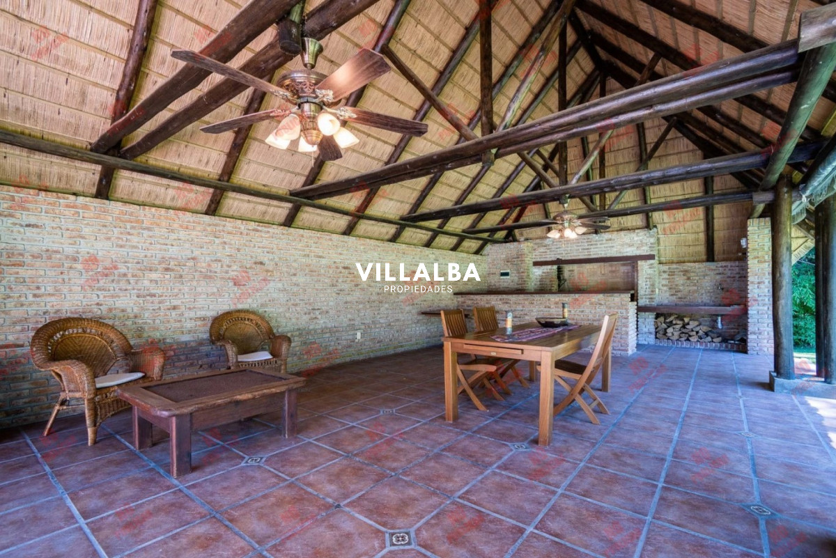 Apartamento ID.3604 - CASA EN PLAYA MANSA - 5 suites. 