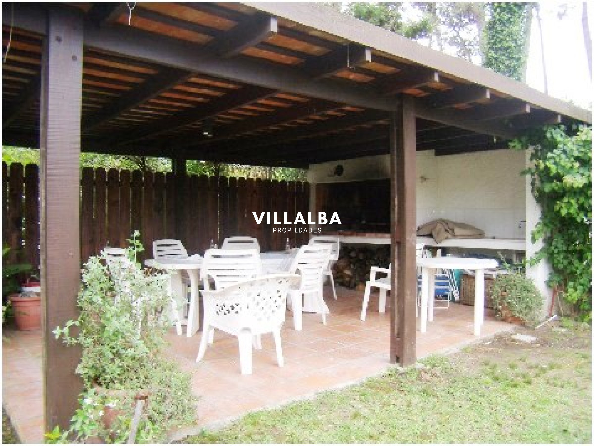 Apartamento ID.1880 - Importante Casa en Venta Punta del Este- Lugano