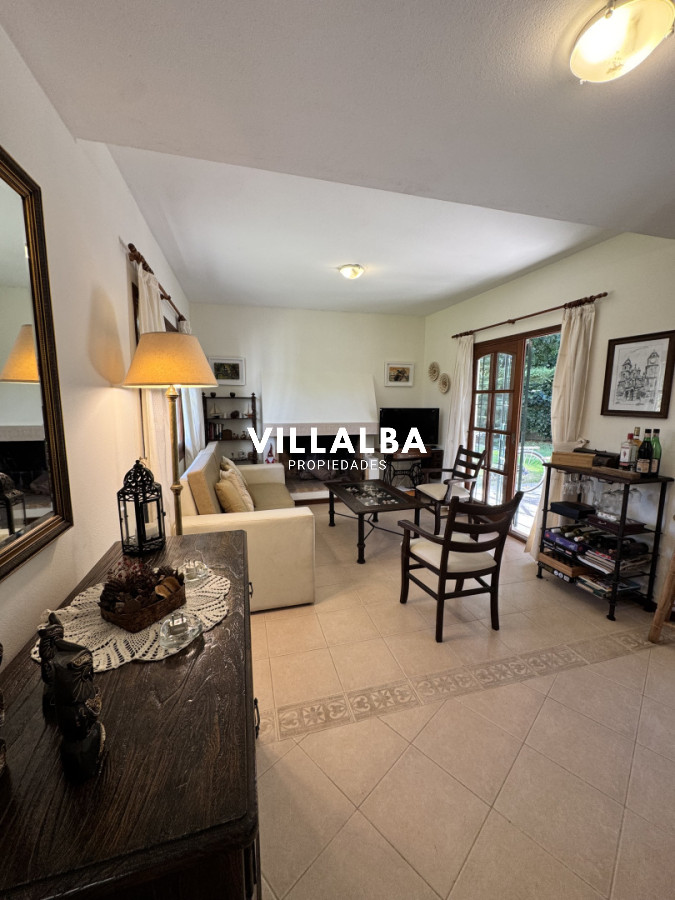 Casa ID.4558 - 4 dormitorios, jardín y ubicación privilegiada en Rincón del Indio