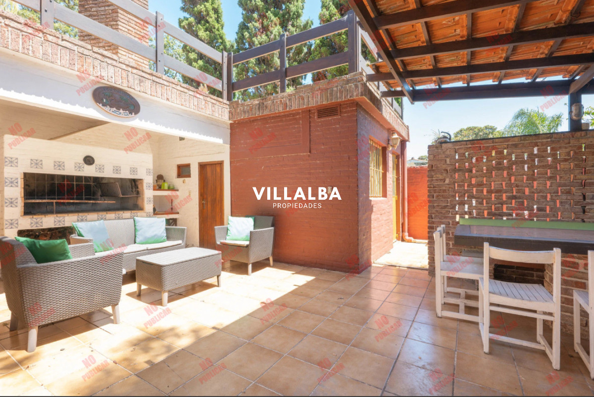 Casa ID.3259 - VENTA - A 1 Cuadra Del Mar En Playa Mansa