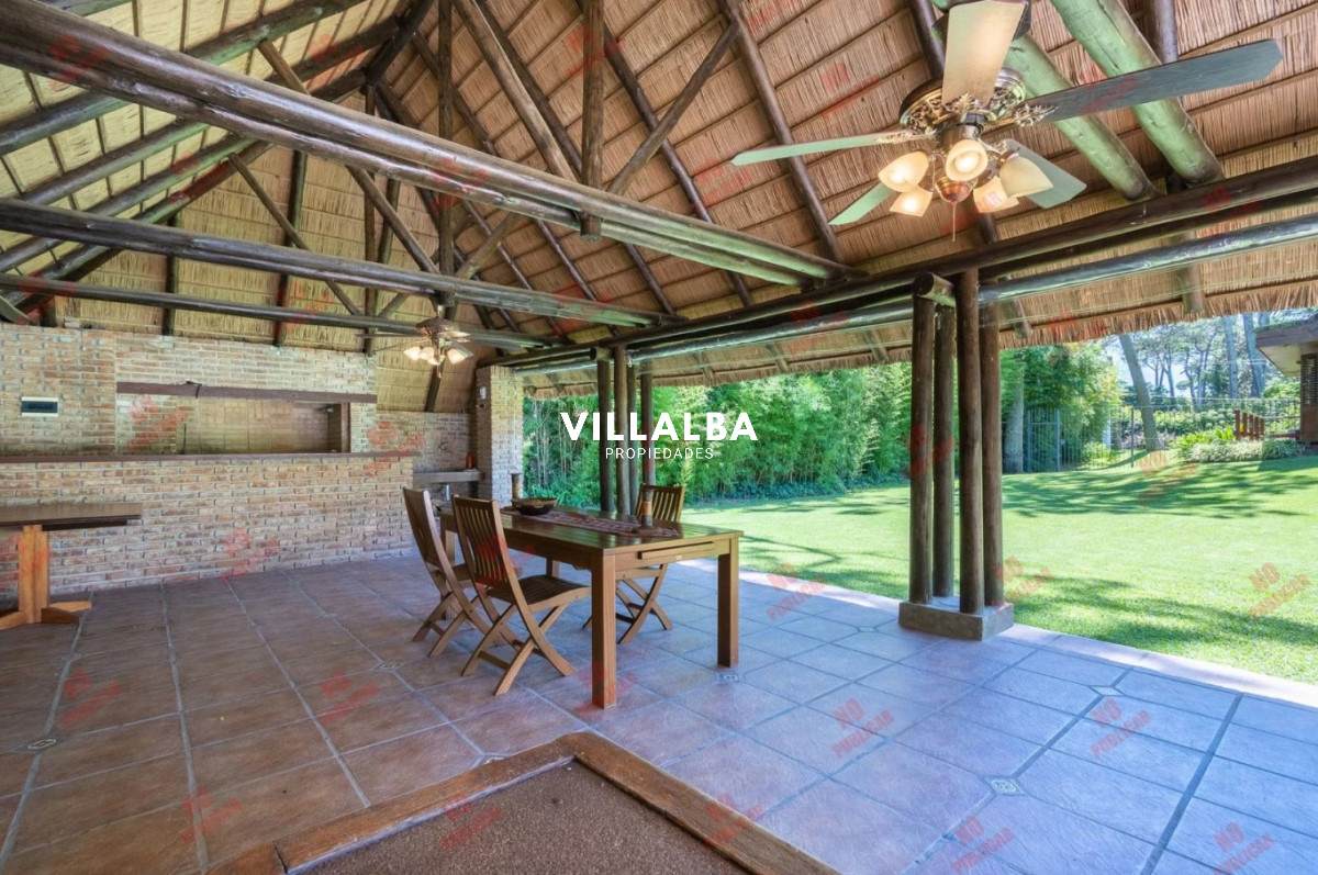 Apartamento ID.3604 - CASA EN PLAYA MANSA - 5 suites. 