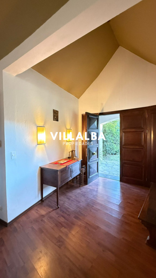 Casa ID.4515 - Gran propiedad en Golf estilo español unico! 
