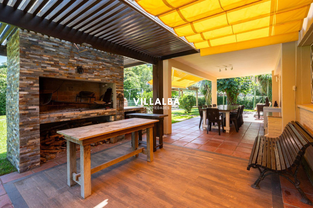 Apartamento ID.4673 - Espectacular casa en venta - Marly, Punta del Este.