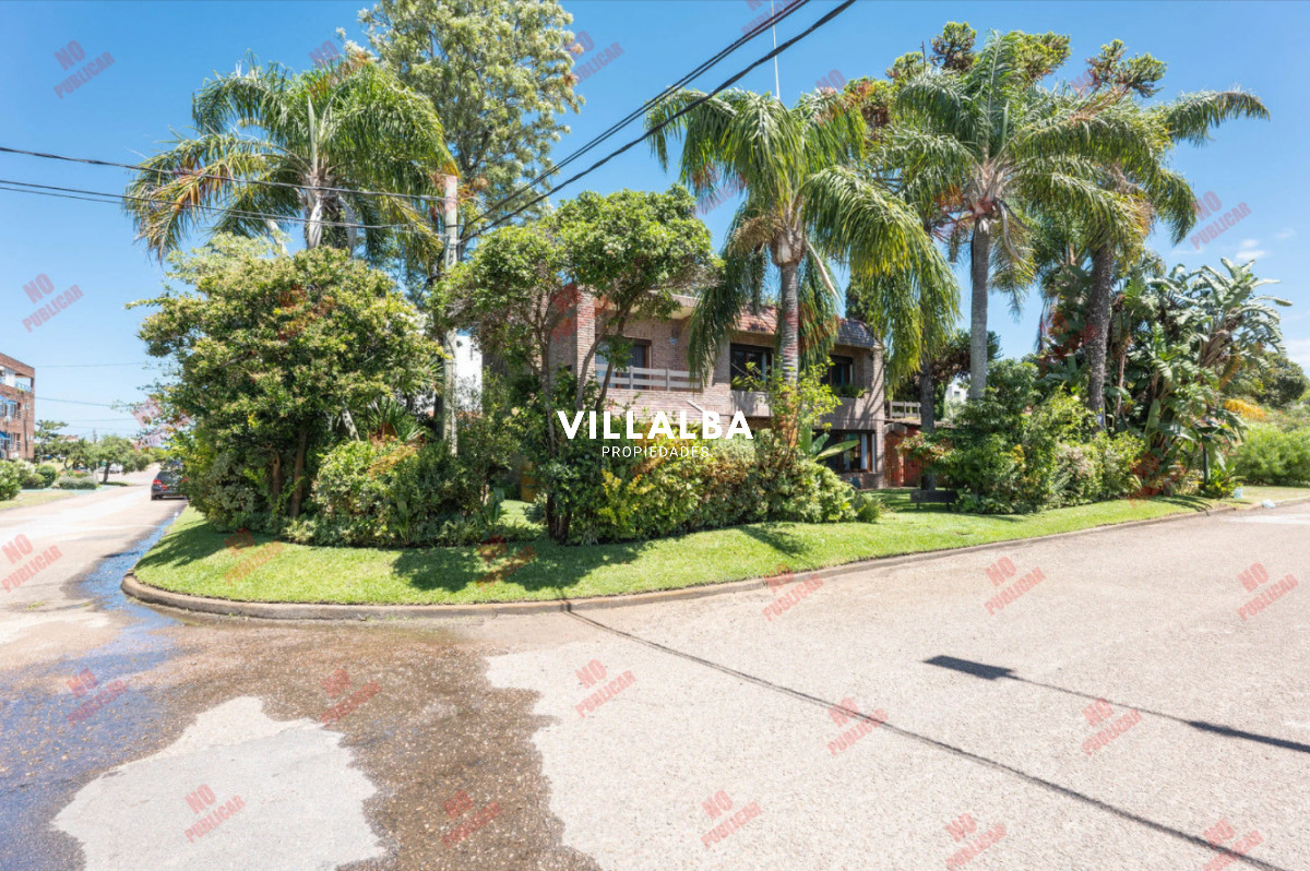 Casa ID.3259 - VENTA - A 1 Cuadra Del Mar En Playa Mansa