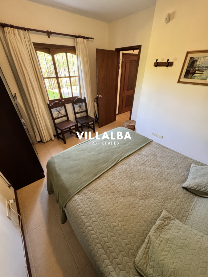 Casa ID.4558 - 4 dormitorios, jardín y ubicación privilegiada en Rincón del Indio