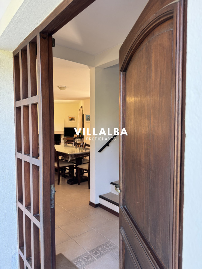 Casa ID.4558 - 4 dormitorios, jardín y ubicación privilegiada en Rincón del Indio
