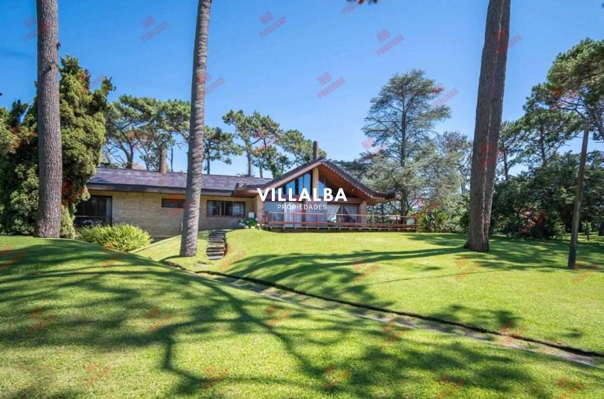 Apartamento ID.3604 - CASA EN PLAYA MANSA - 5 suites. 