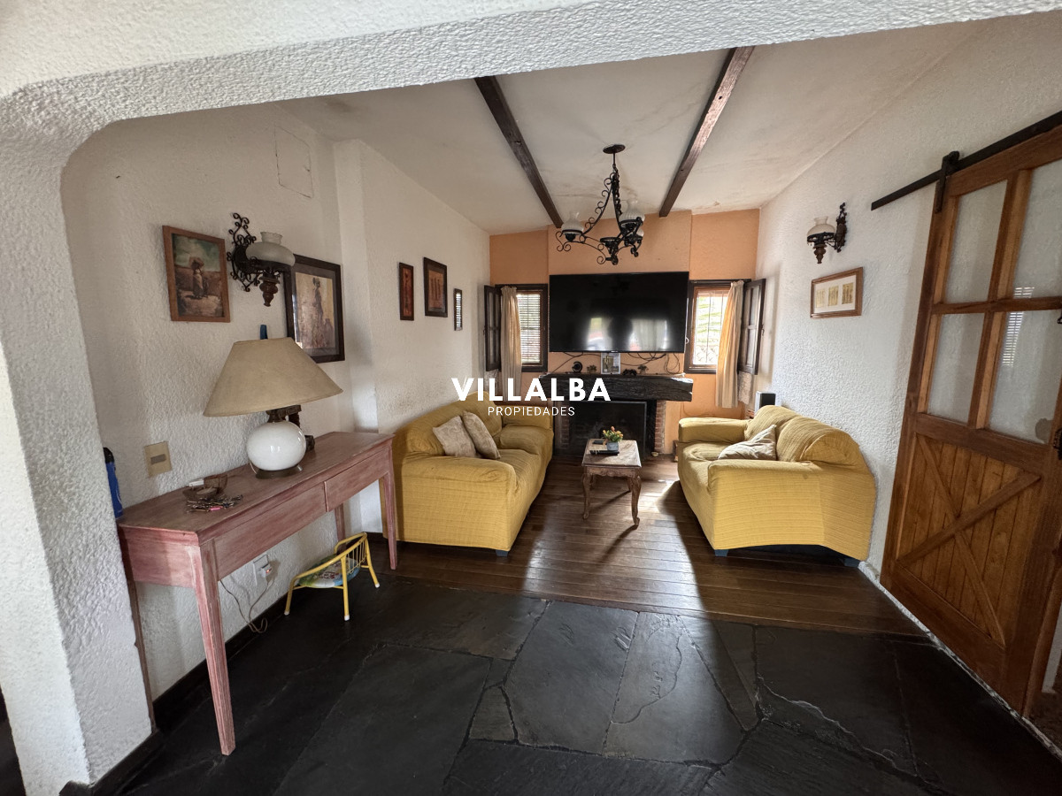 Casa ID.3452 - Casa con renta en zona céntrica de Maldonado Ideal para inversión o vivienda