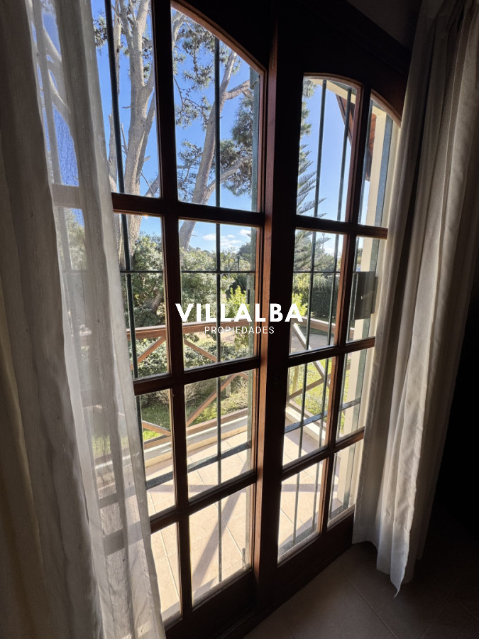 Casa ID.4558 - 4 dormitorios, jardín y ubicación privilegiada en Rincón del Indio