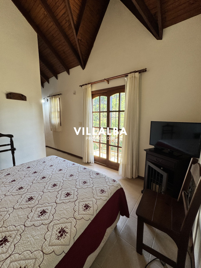 Casa ID.4558 - 4 dormitorios, jardín y ubicación privilegiada en Rincón del Indio