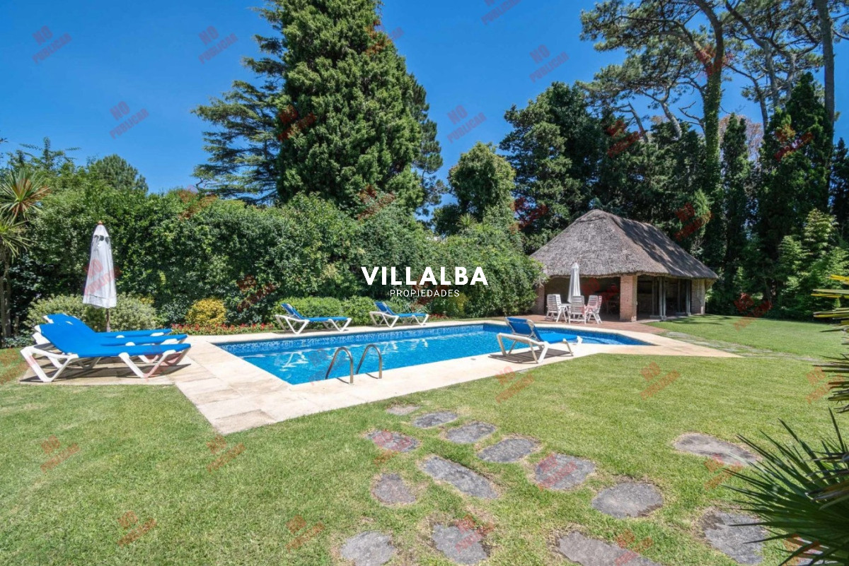 Apartamento ID.3604 - CASA EN PLAYA MANSA - 5 suites. 