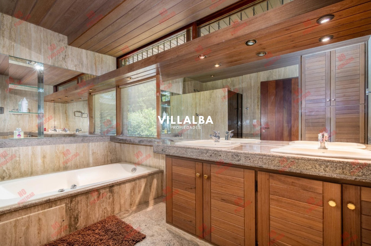 Apartamento ID.3604 - CASA EN PLAYA MANSA - 5 suites. 