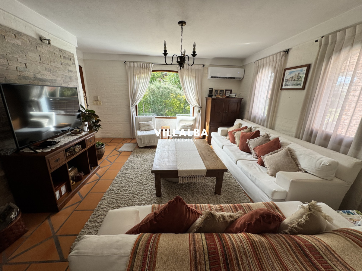 Apartamento ID.3969 - Jardines de Cordoba.  casa de 3 dorm. Venta