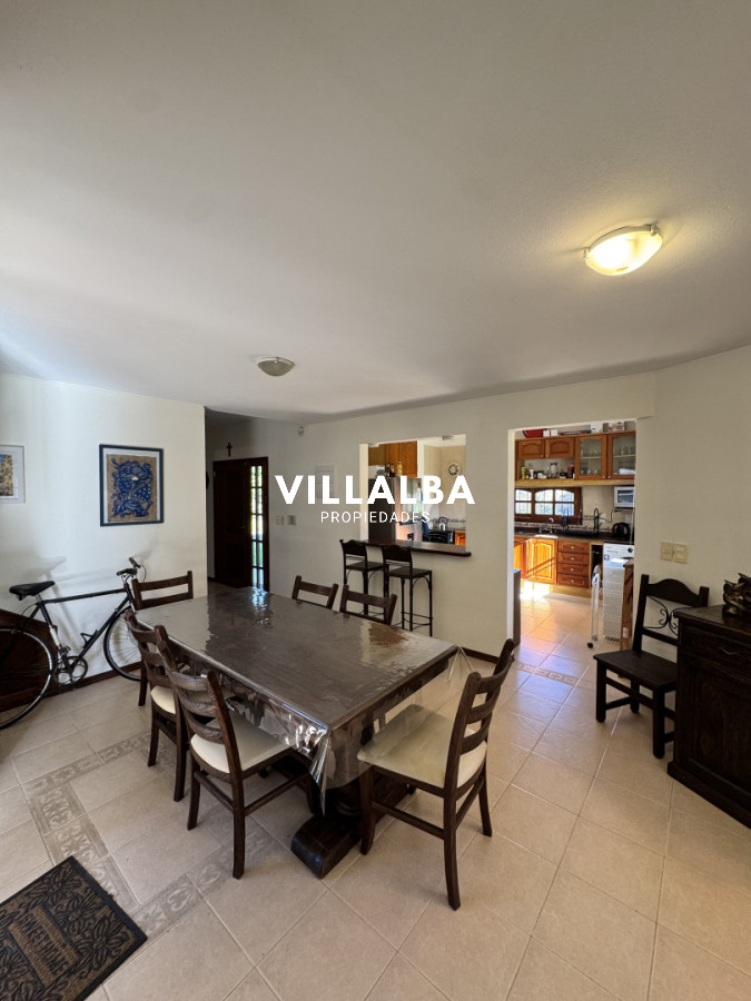 Casa ID.4558 - 4 dormitorios, jardín y ubicación privilegiada en Rincón del Indio