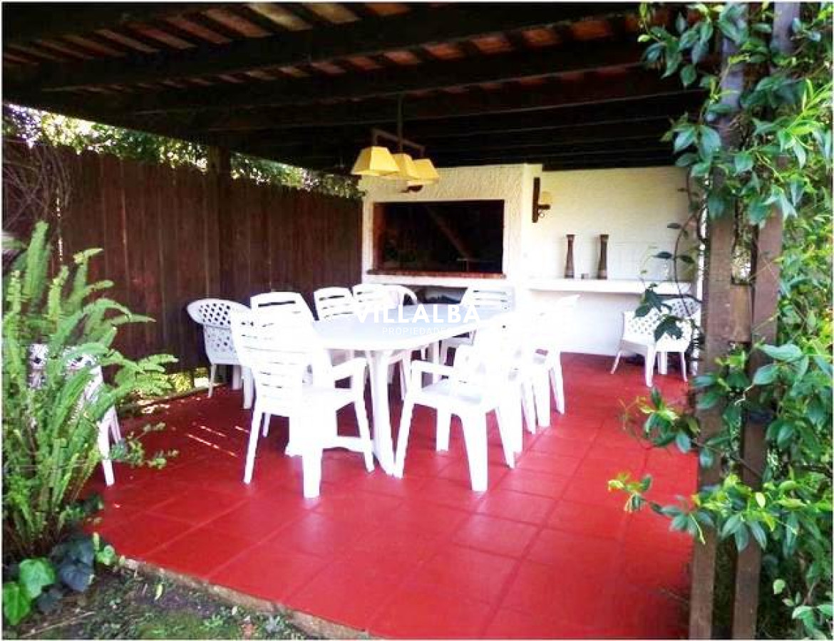 Apartamento ID.1880 - Importante Casa en Venta Punta del Este- Lugano