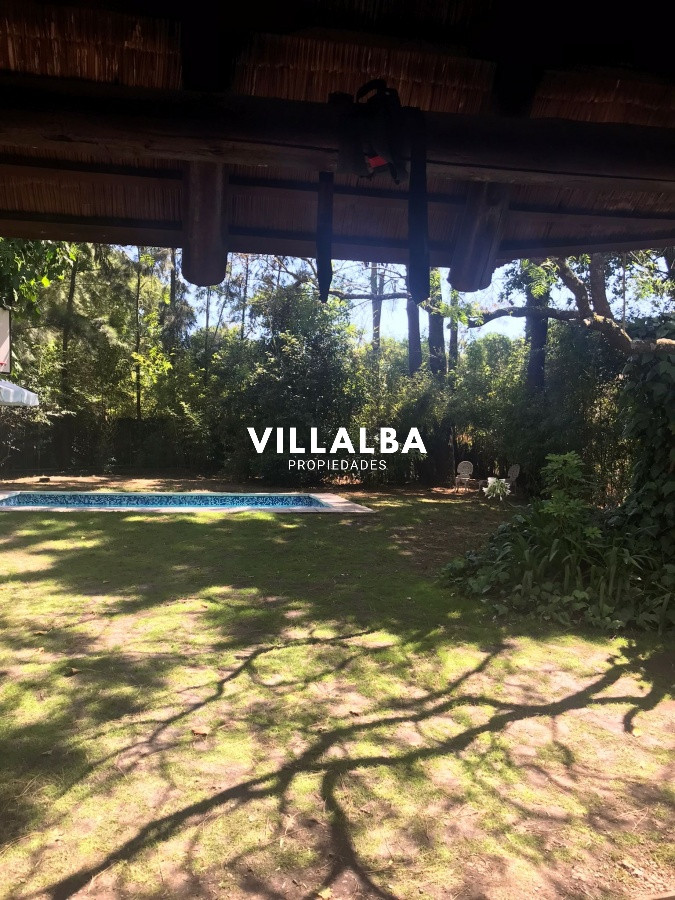 Casa ID.886 - Casa en Venta Pinares con piscina y Parrillero. 