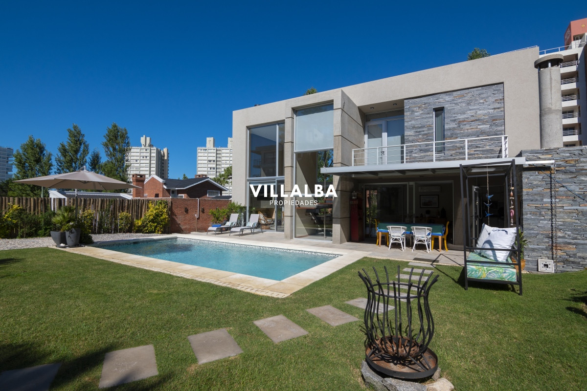 Casa ID.3161 - Casa en Venta Moderna de construccion tradicional, cerca del mar. 