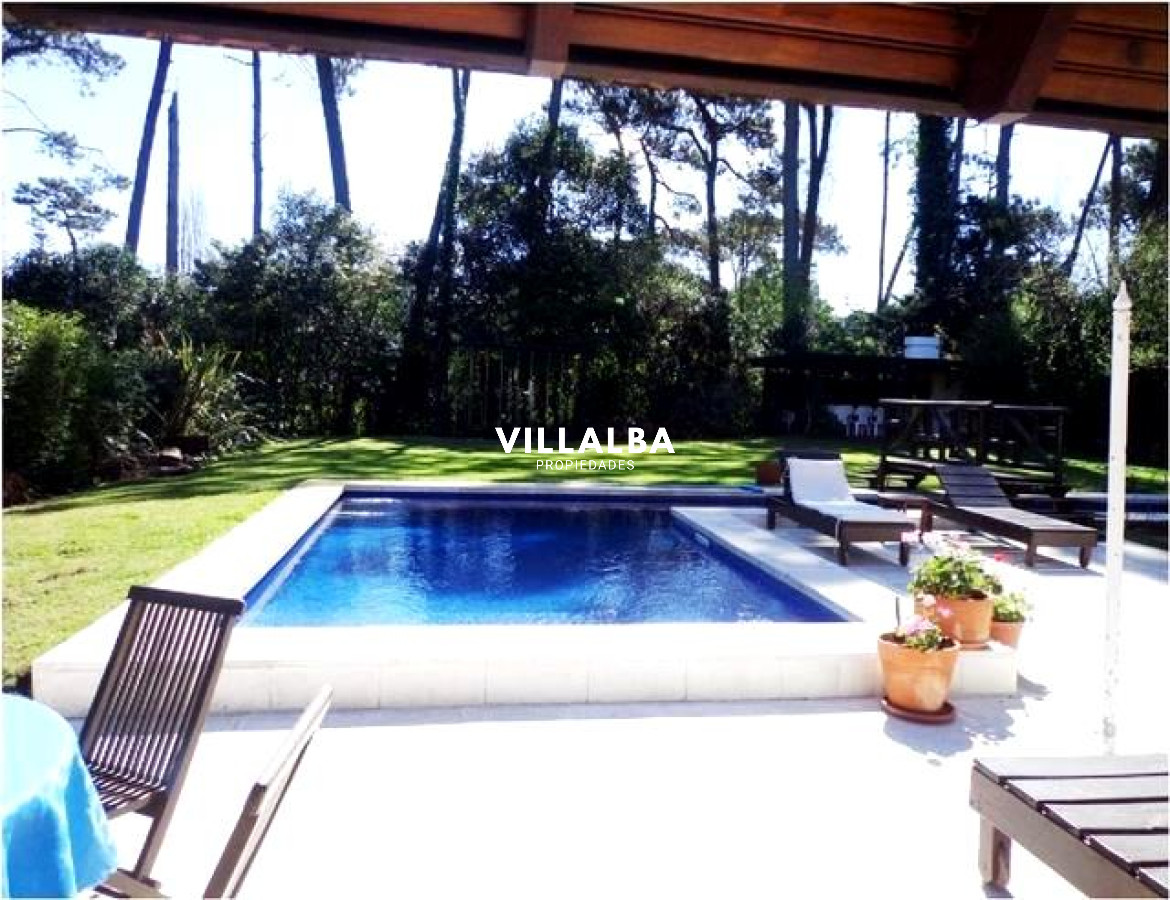 Apartamento ID.1880 - Importante Casa en Venta Punta del Este- Lugano