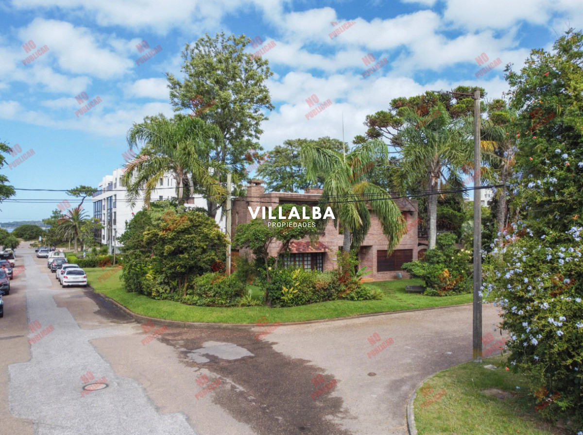 Casa ID.3259 - VENTA - A 1 Cuadra Del Mar En Playa Mansa