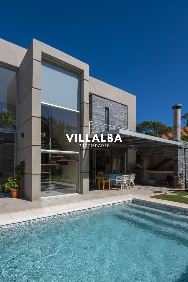 Casa ID.3161 - Casa en Venta Moderna de construccion tradicional, cerca del mar. 