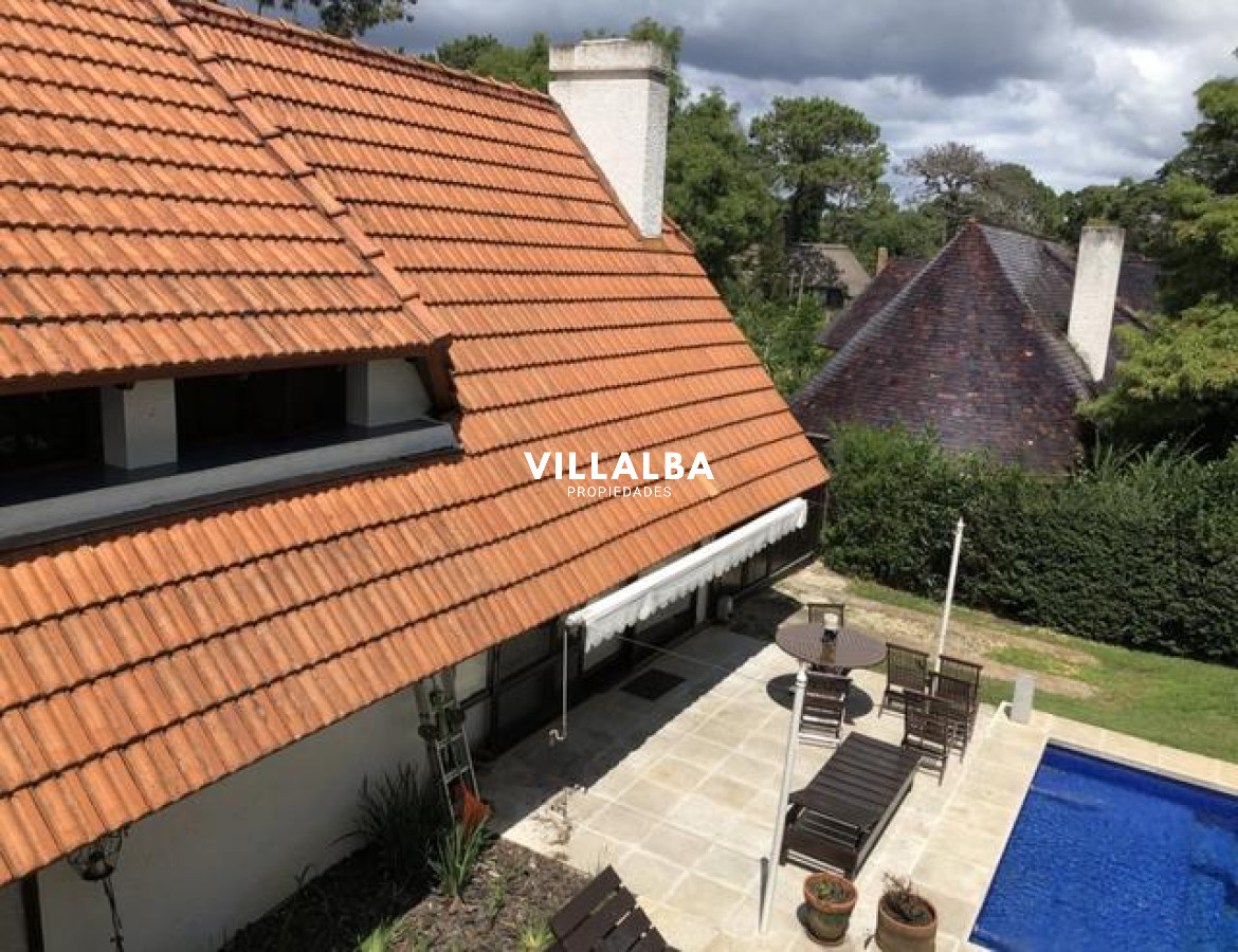 Apartamento ID.1880 - Importante Casa en Venta Punta del Este- Lugano