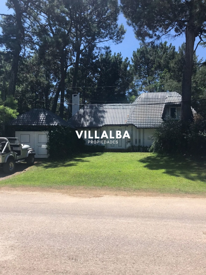 Casa ID.886 - Casa en Venta Pinares con piscina y Parrillero. 